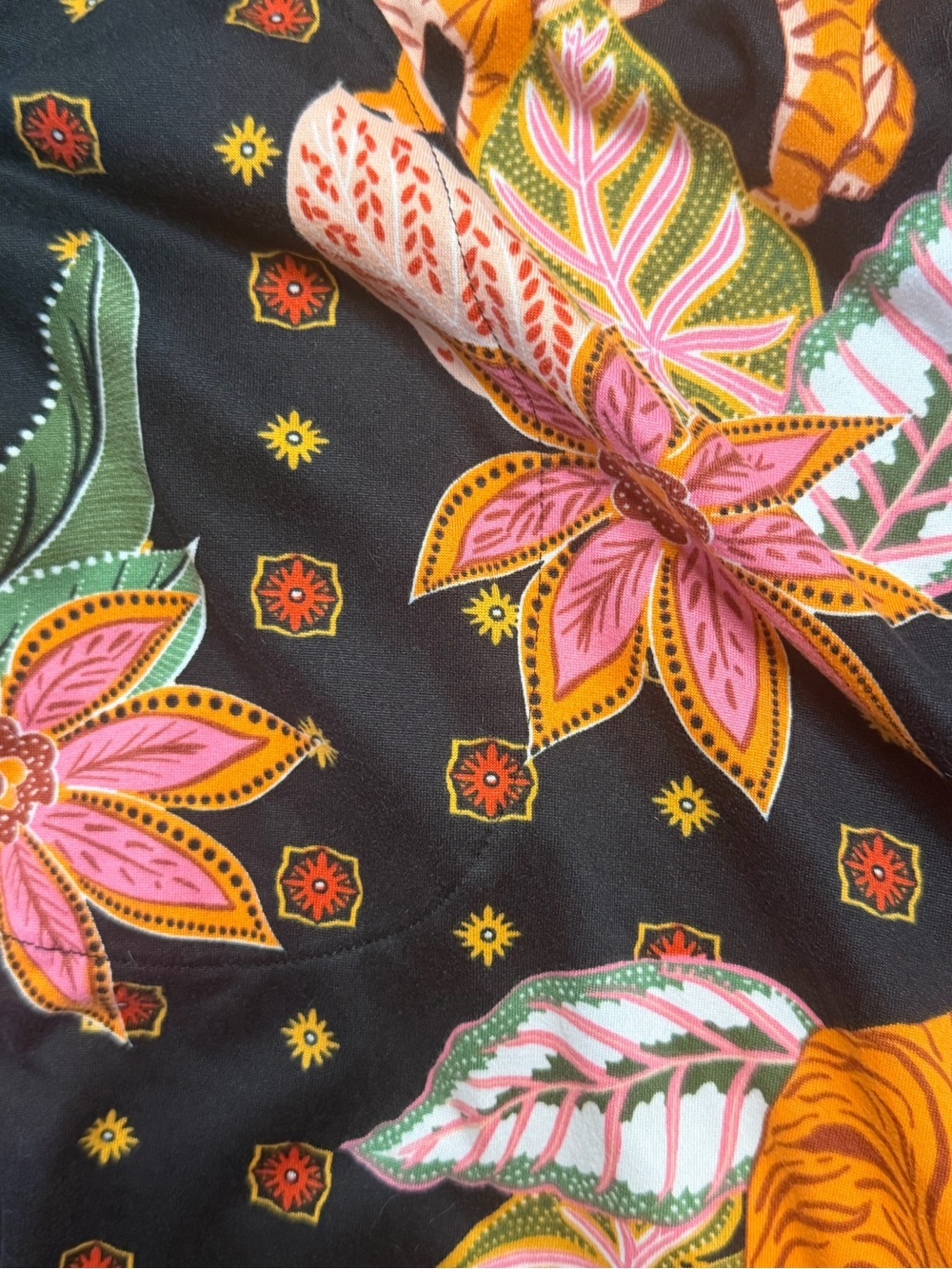 Room Service Floral Tiger Print Pajama Set Womenâs XXL Black Button Front Lounge - Picture 10 of 14